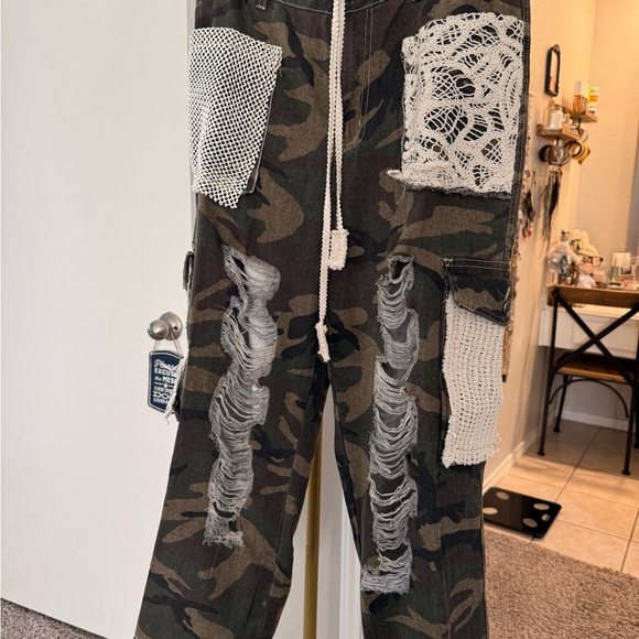 Camouflage Distressed Pants with Crochet Accents - Picture 4 of 12